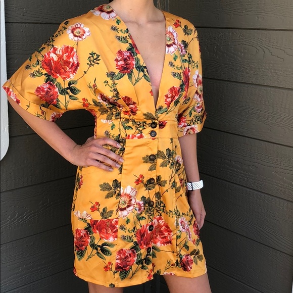 Honey Punch Dresses & Skirts - Honey Punch Low Cut Summer Dress